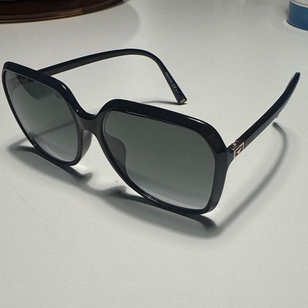 Givenchy GV 7187/F/S Black Oversized Sunglasses 62mm
